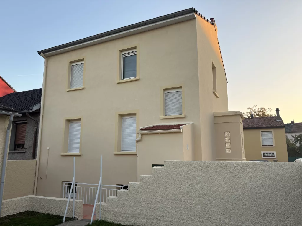 Maison avec Ravalement en D3 Armeé + crépis grésé — photo 3